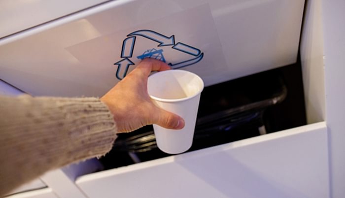 Как перерабатываются бумажные стаканы?