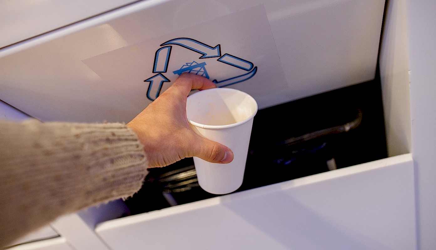 Как перерабатываются бумажные стаканы? Как перерабатываются бумажные стаканы?